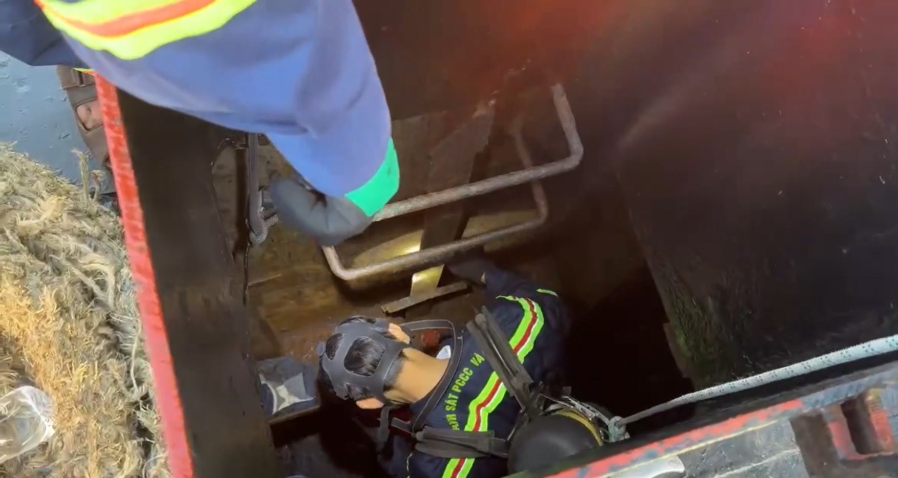 Tai nạn trên tàu chở hàng khiến 3 người tử vong nghi do điện giật- Ảnh 1.