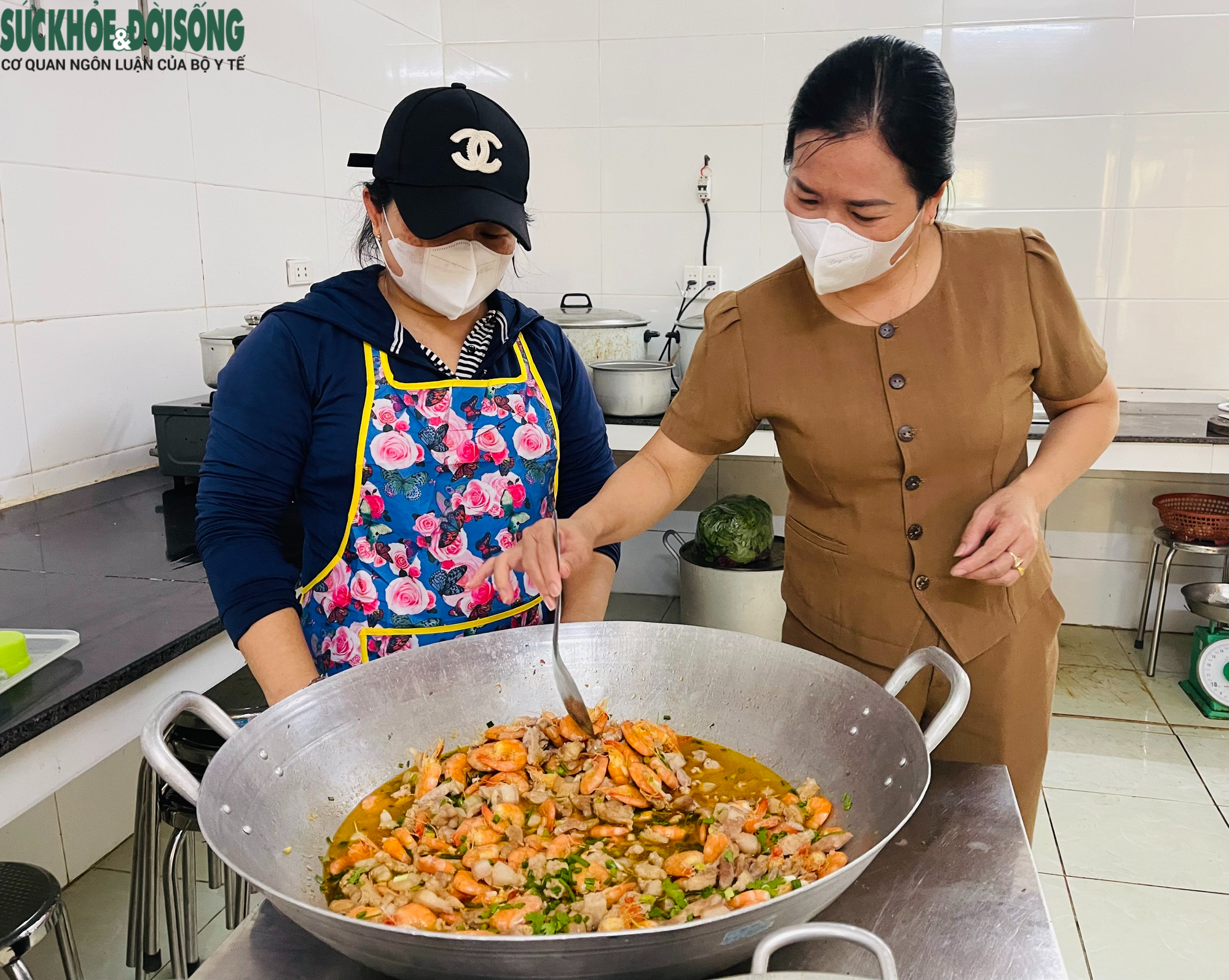 Vượt khó để học sinh vùng cao có những bữa cơm ngon, an toàn tại trường- Ảnh 6.