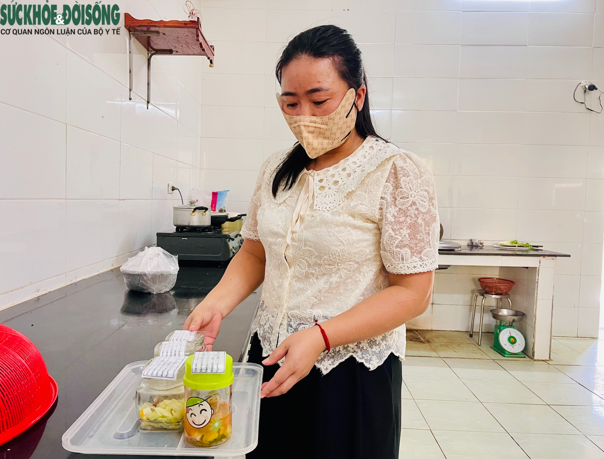 Vượt khó để học sinh vùng cao có những bữa cơm ngon, an toàn tại trường- Ảnh 8.