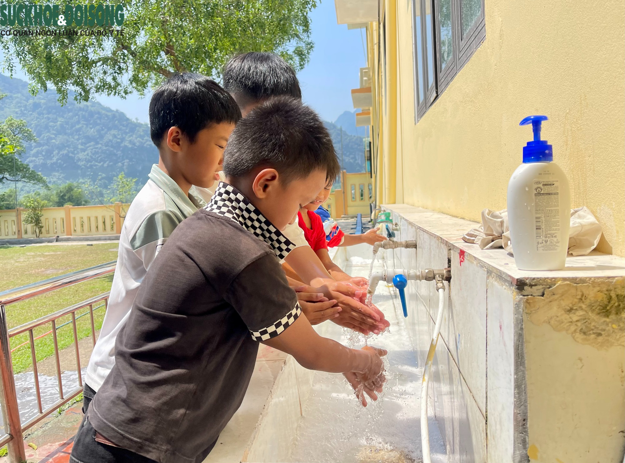 Vượt khó để học sinh vùng cao có những bữa cơm ngon, an toàn tại trường- Ảnh 9.