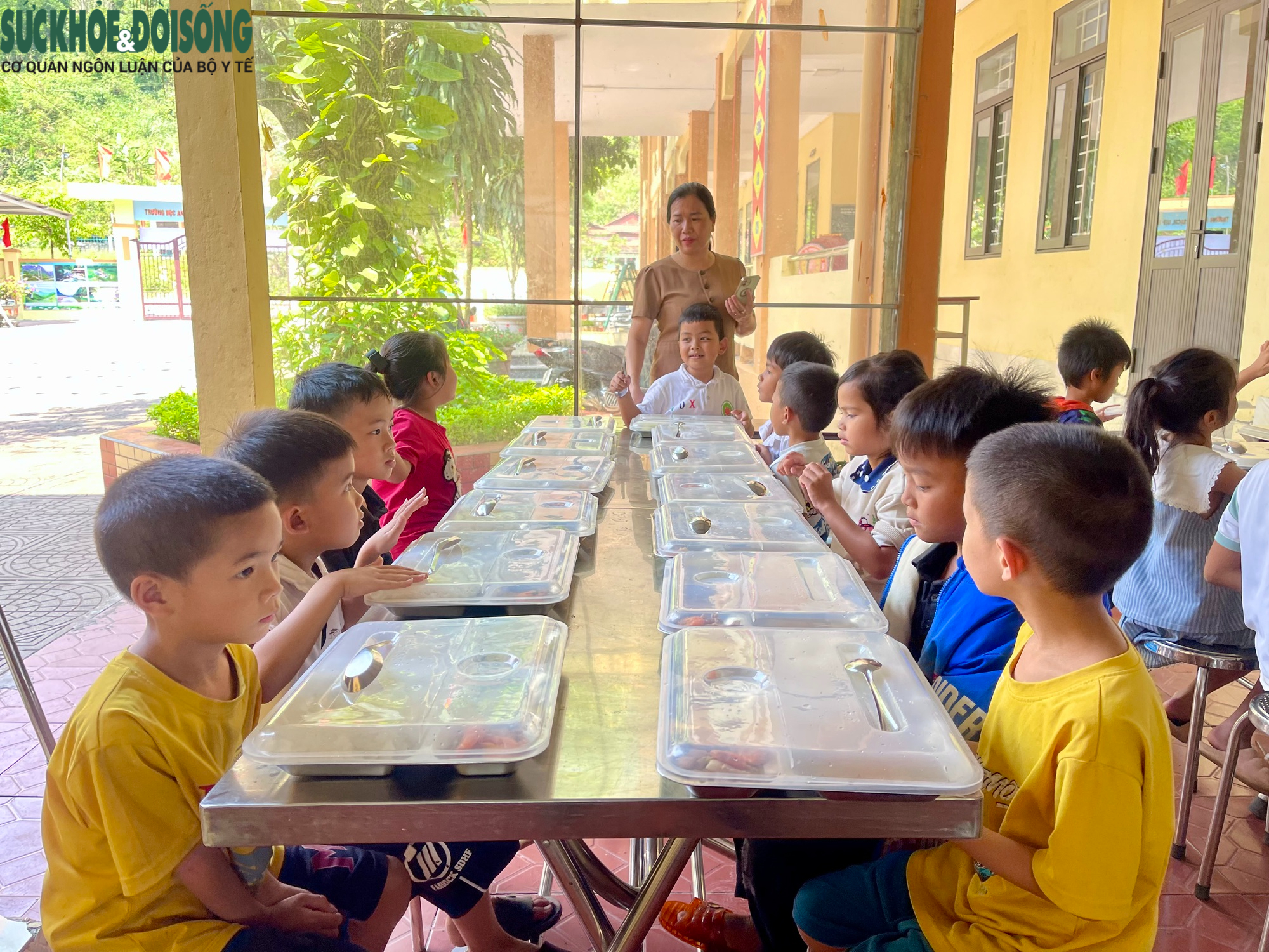 Vượt khó để học sinh vùng cao có những bữa cơm ngon, an toàn tại trường- Ảnh 10.