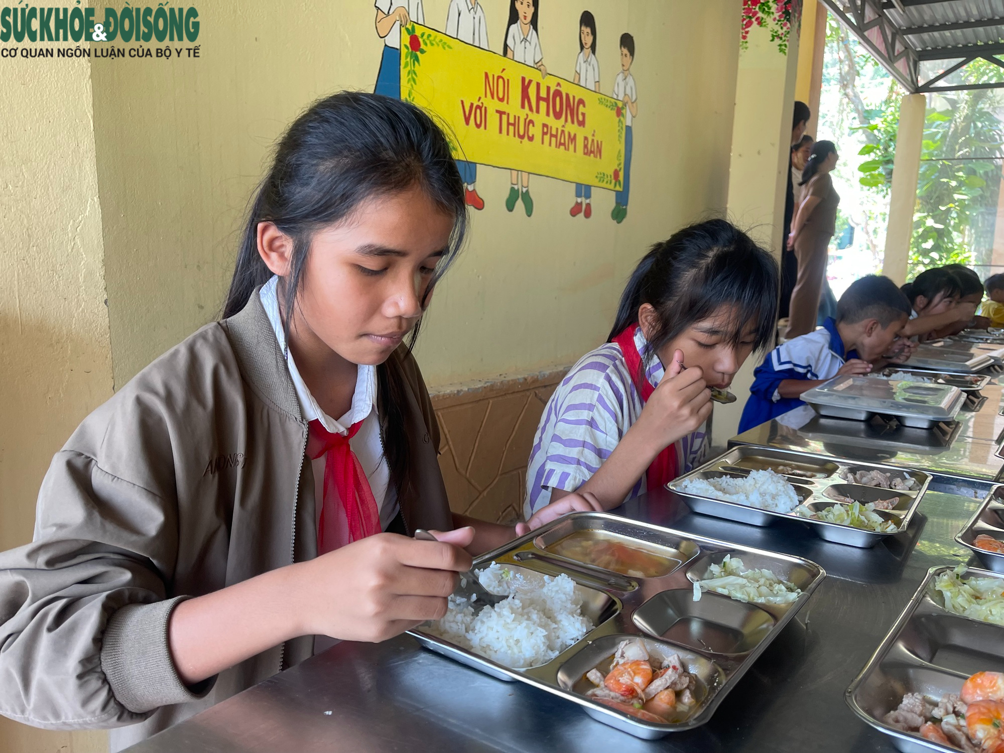 Vượt khó để học sinh vùng cao có những bữa cơm ngon, an toàn tại trường- Ảnh 11.