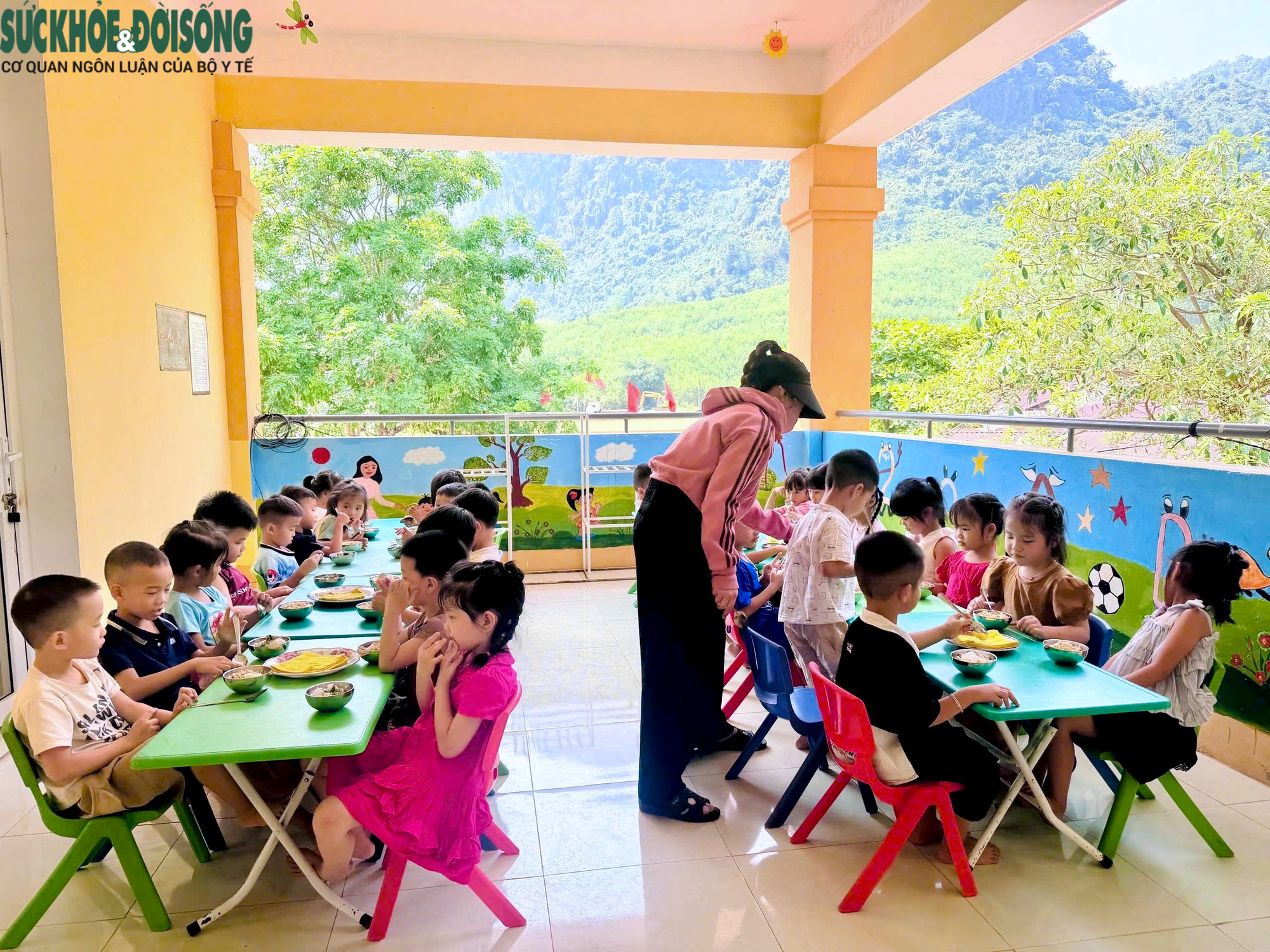 Vượt khó để học sinh vùng cao có những bữa cơm ngon, an toàn tại trường- Ảnh 14.