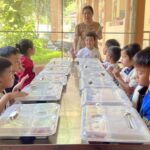 Vượt khó để học sinh vùng cao có những bữa cơm ngon, an toàn tại trường