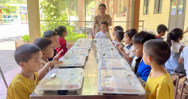 Vượt khó để học sinh vùng cao có những bữa cơm ngon, an toàn tại trường