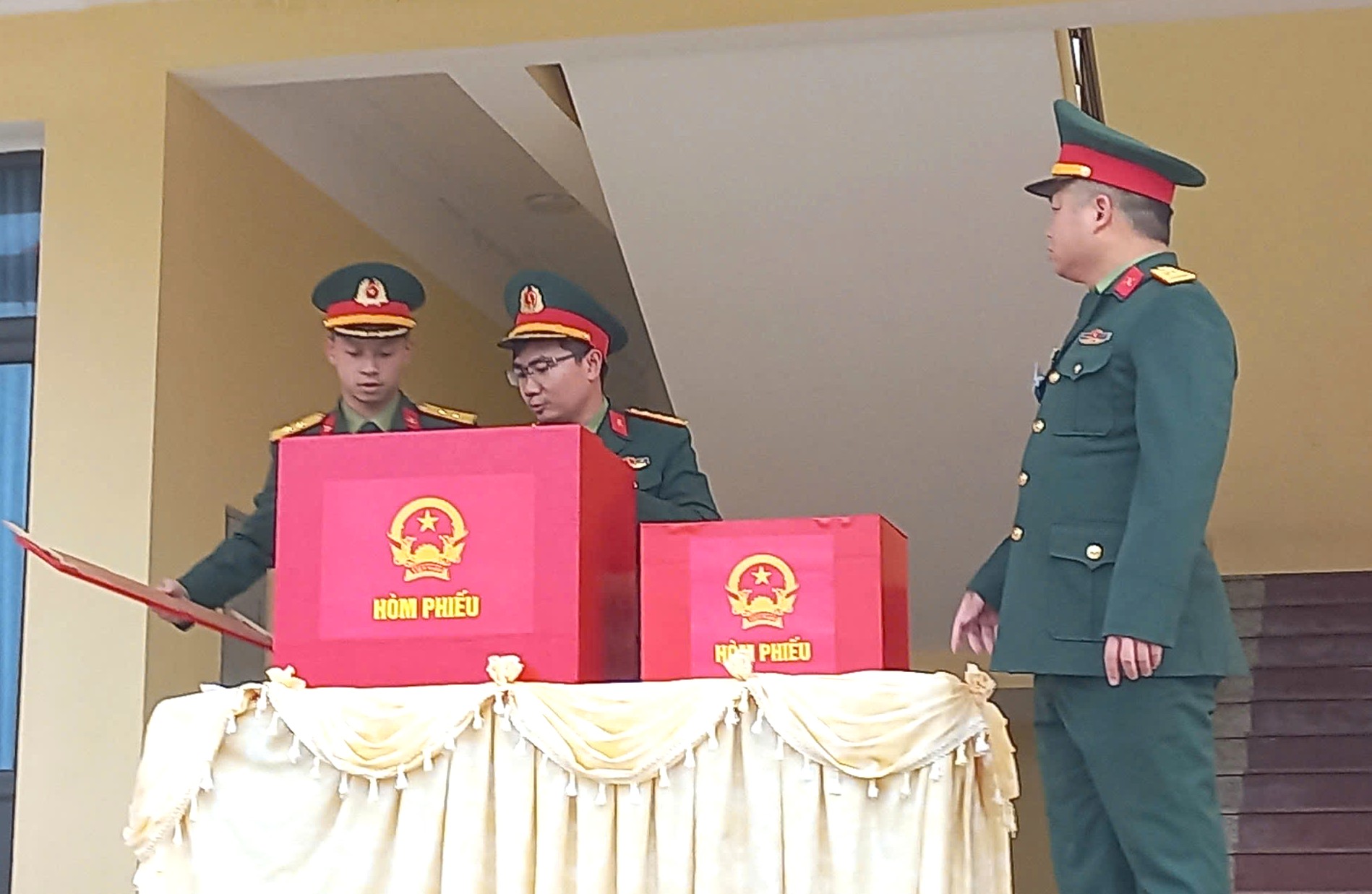 Hình ảnh cử tri đặc khu Bạch Long Vĩ đi bầu cử sớm một ngày- Ảnh 4.