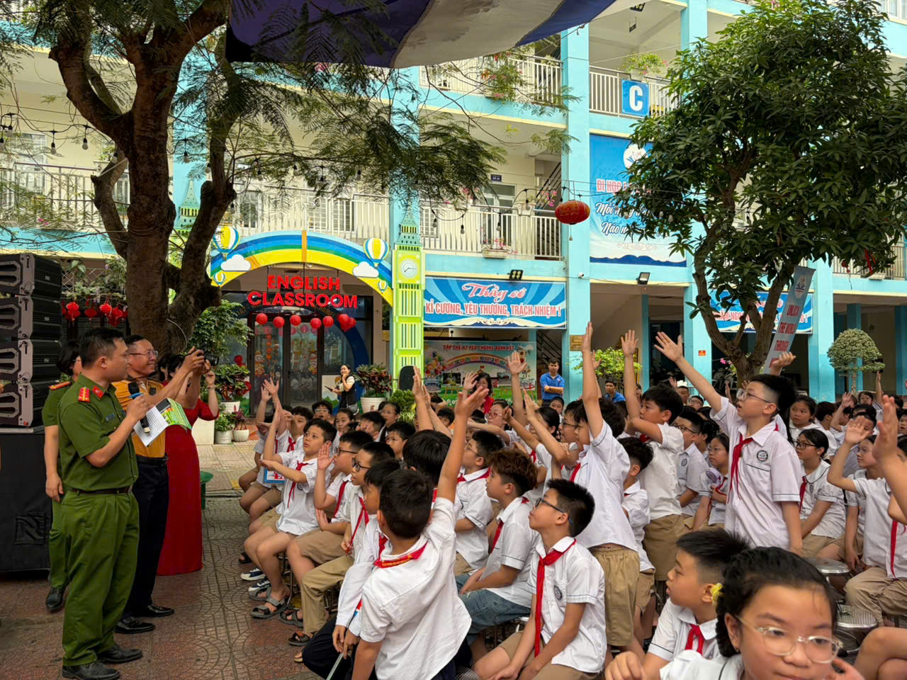 Hải Phòng phối hợp Học viện Cảnh sát nhân dân tuyên truyền vệ sinh môi trường, an toàn thực phẩm cho học sinh- Ảnh 2. Hải Phòng phối hợp Học viện Cảnh sát nhân dân tuyên truyền vệ sinh môi trường, an toàn thực phẩm cho học sinh- Ảnh 2.