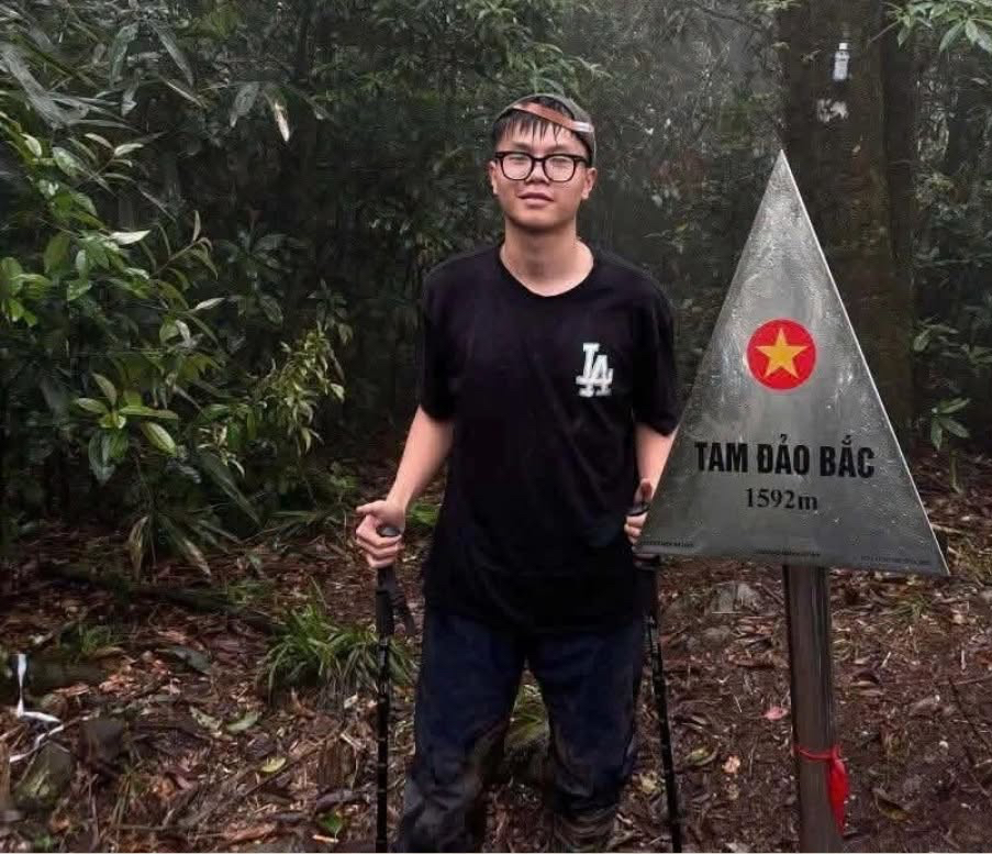 Đã tìm thấy nam sinh 19 tuổi mất tích khi leo núi Tam Đảo- Ảnh 1. Đã tìm thấy nam sinh 19 tuổi mất tích khi leo núi Tam Đảo- Ảnh 1.
