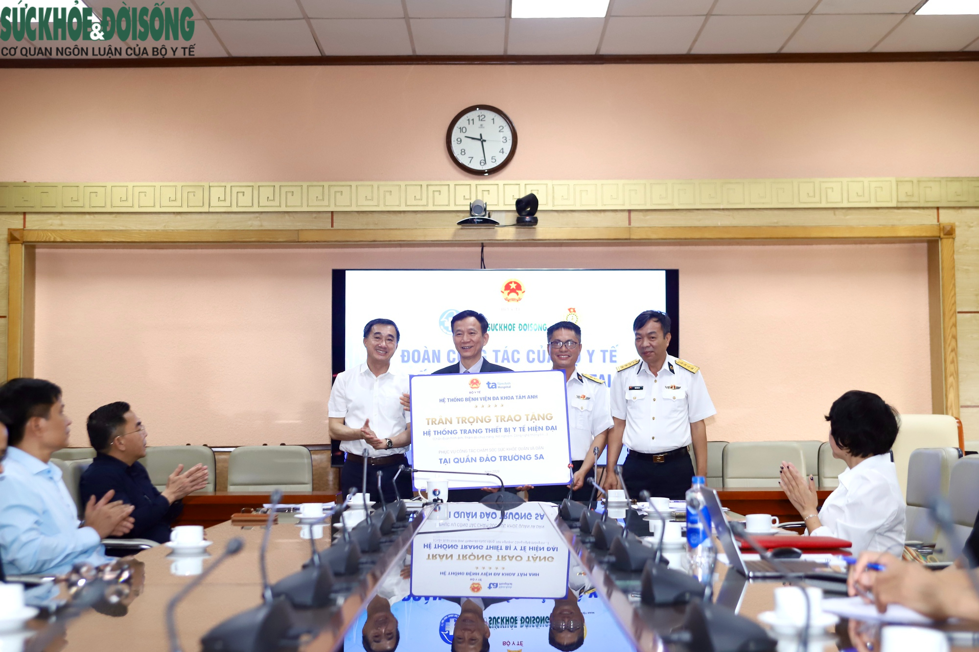 Bộ Y tế tiếp nhận nghĩa tình từ đất liền, chuẩn bị cho chuyến công tác tại Trường Sa- Ảnh 5. Bộ Y tế tiếp nhận nghĩa tình từ đất liền, chuẩn bị cho chuyến công tác tại Trường Sa- Ảnh 5.