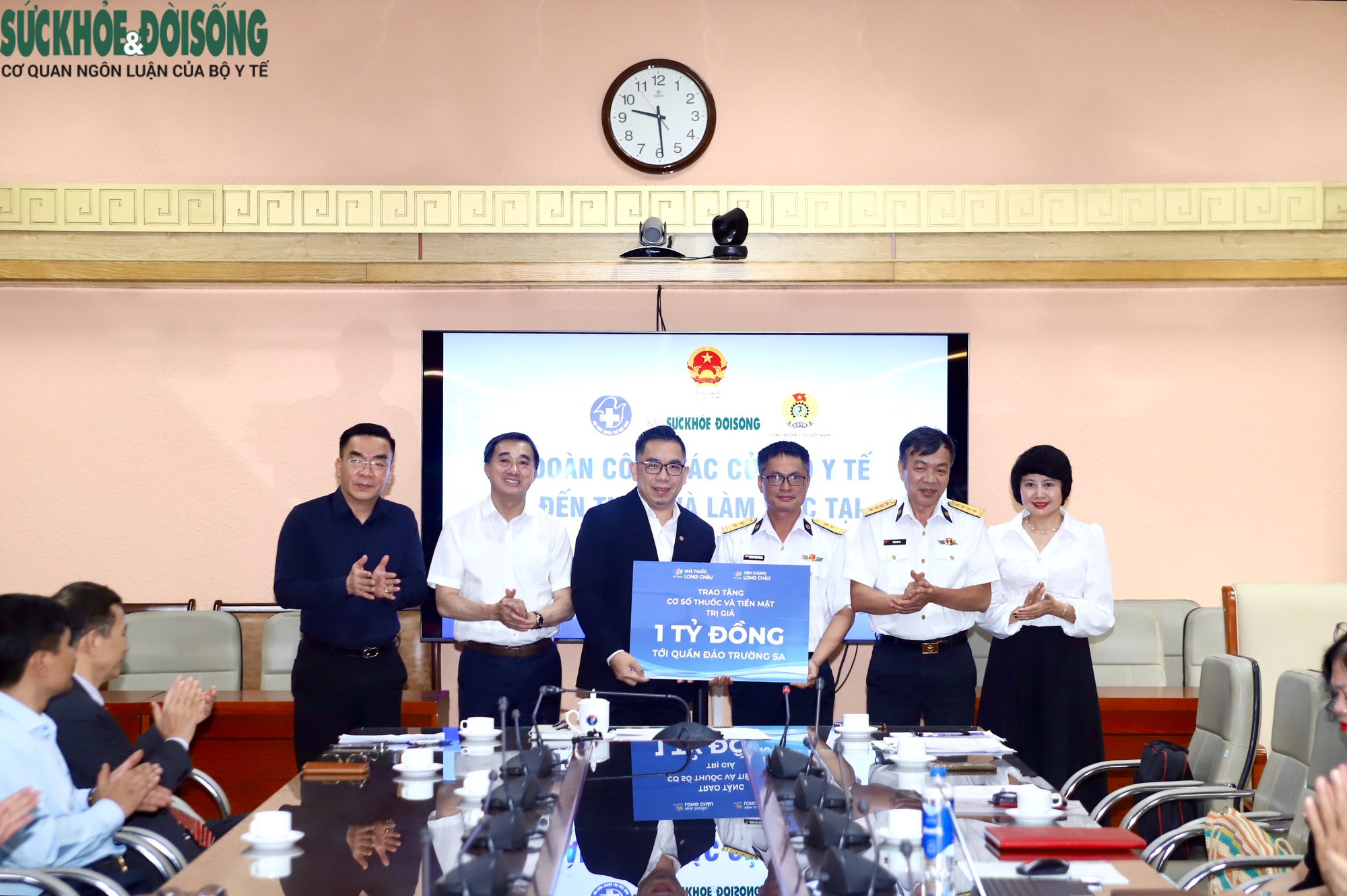 Bộ Y tế tiếp nhận nghĩa tình từ đất liền, chuẩn bị cho chuyến công tác tại Trường Sa- Ảnh 6. Bộ Y tế tiếp nhận nghĩa tình từ đất liền, chuẩn bị cho chuyến công tác tại Trường Sa- Ảnh 6.