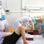Suýt mất mạng vì tự bôi dầu gió, chườm đá vào vết thương
