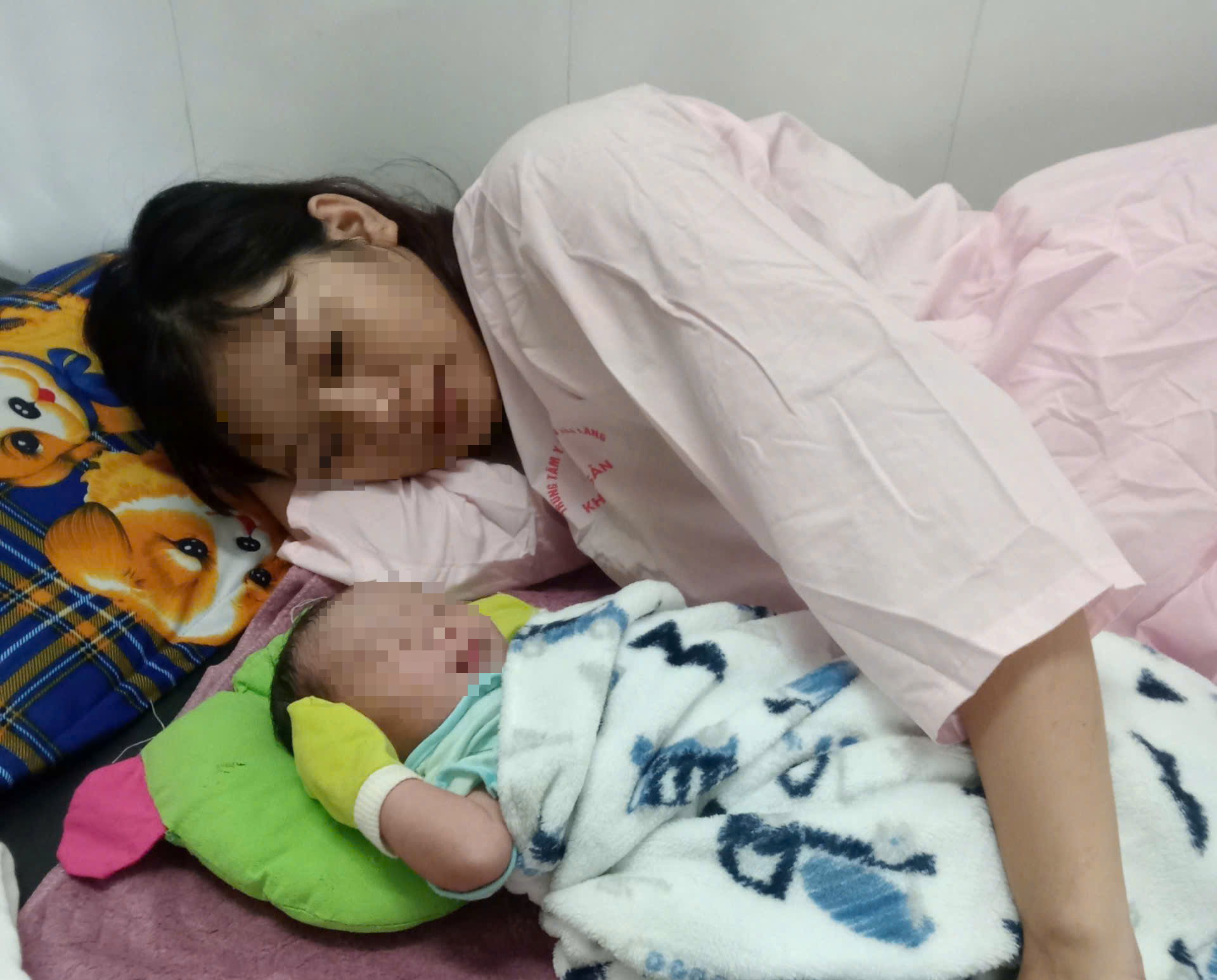 Vỡ ối trước cửa phòng trọ, hàng xóm làm “bà đỡ” bất đắc dĩ- Ảnh 1. Vỡ ối trước cửa phòng trọ, hàng xóm làm “bà đỡ” bất đắc dĩ- Ảnh 1.
