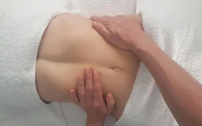 2 bài tập trong 30 ngày giúp giảm mỡ chân- Ảnh 1. 'Bí kíp' massage hỗ trợ giảm mỡ bụng