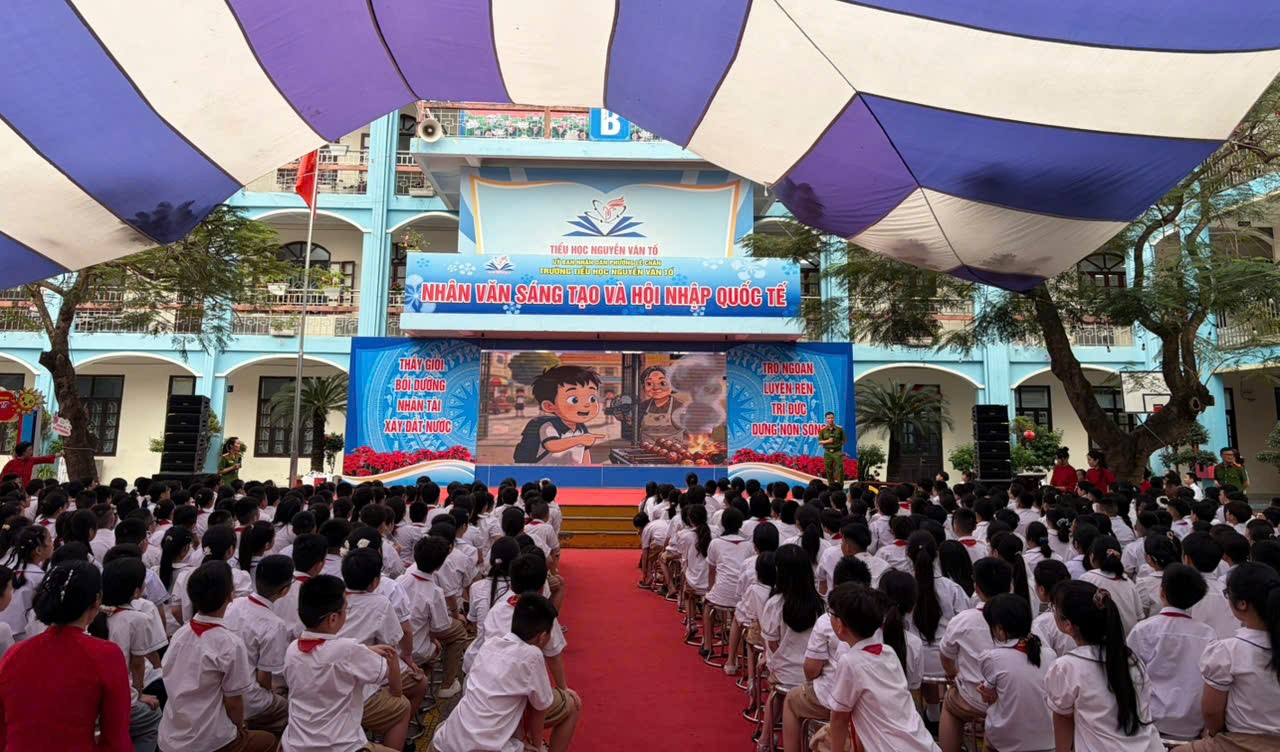 Hải Phòng phối hợp Học viện Cảnh sát nhân dân tuyên truyền vệ sinh môi trường, an toàn thực phẩm cho học sinh- Ảnh 1. Hải Phòng phối hợp Học viện Cảnh sát nhân dân tuyên truyền vệ sinh môi trường, an toàn thực phẩm cho học sinh- Ảnh 1.