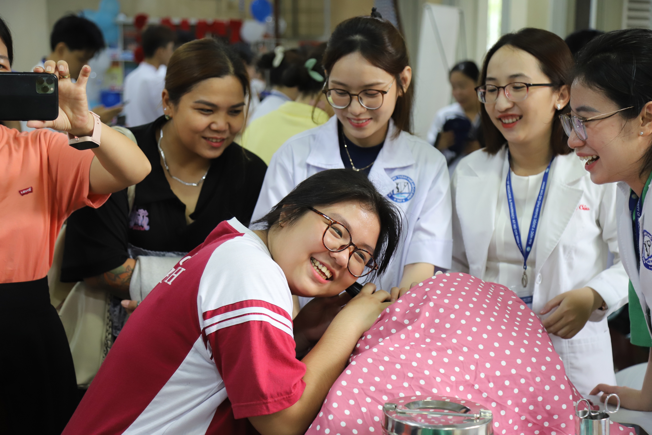 Hơn 3.000 học sinh, phụ huynh tham gia ngày hội tư vấn tuyển sinh y dược- Ảnh 1. Hơn 3.000 học sinh, phụ huynh tham gia ngày hội tư vấn tuyển sinh y dược- Ảnh 1.