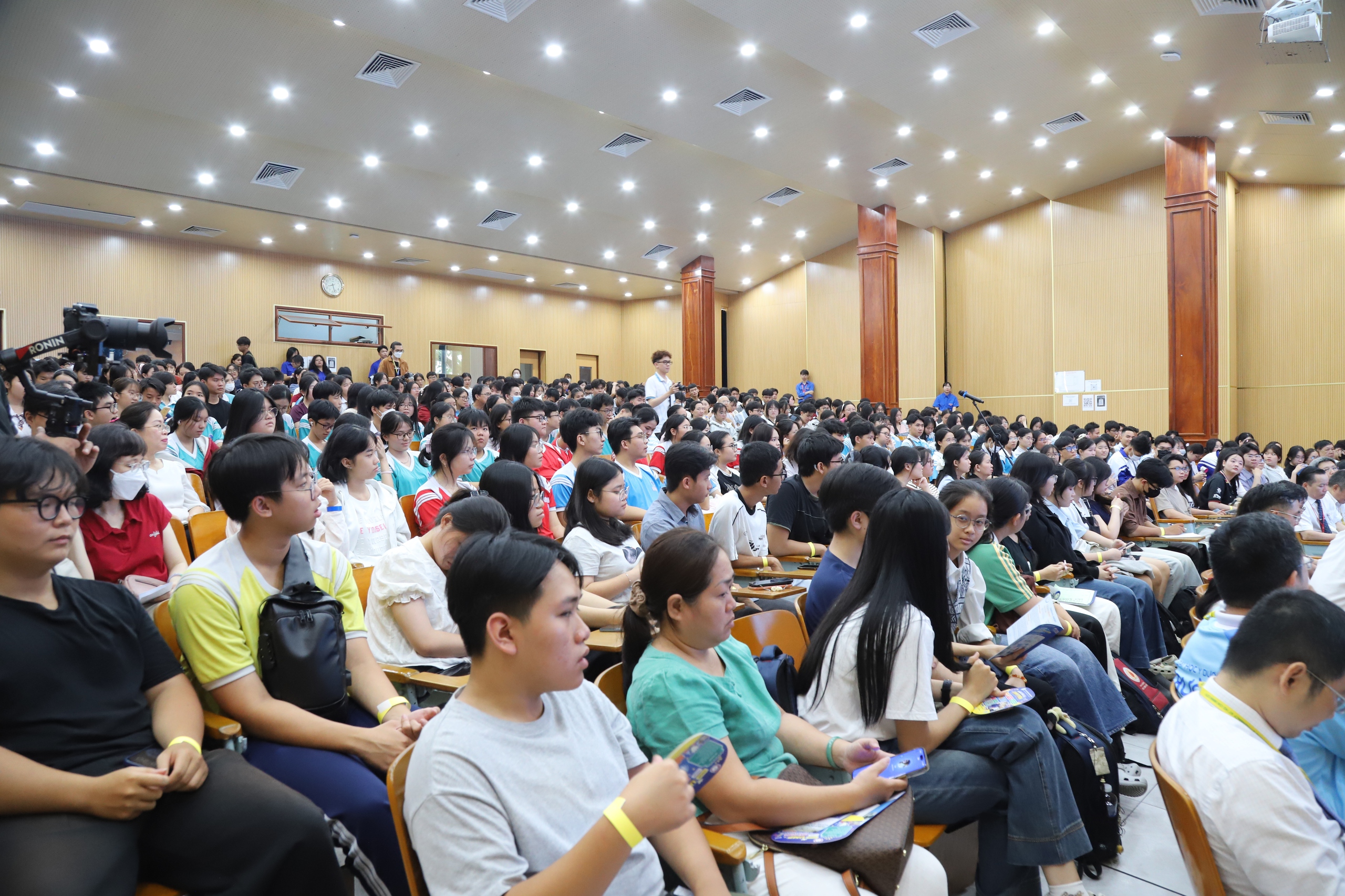 Hơn 3.000 học sinh, phụ huynh tham gia ngày hội tư vấn tuyển sinh y dược- Ảnh 4. Hơn 3.000 học sinh, phụ huynh tham gia ngày hội tư vấn tuyển sinh y dược- Ảnh 4.