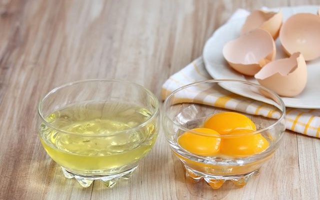 Nên dùng trứng gà sống hay chín trong chăm sóc da? - Ảnh 2. 5 công thức mặt nạ trứng gà giúp trị nám