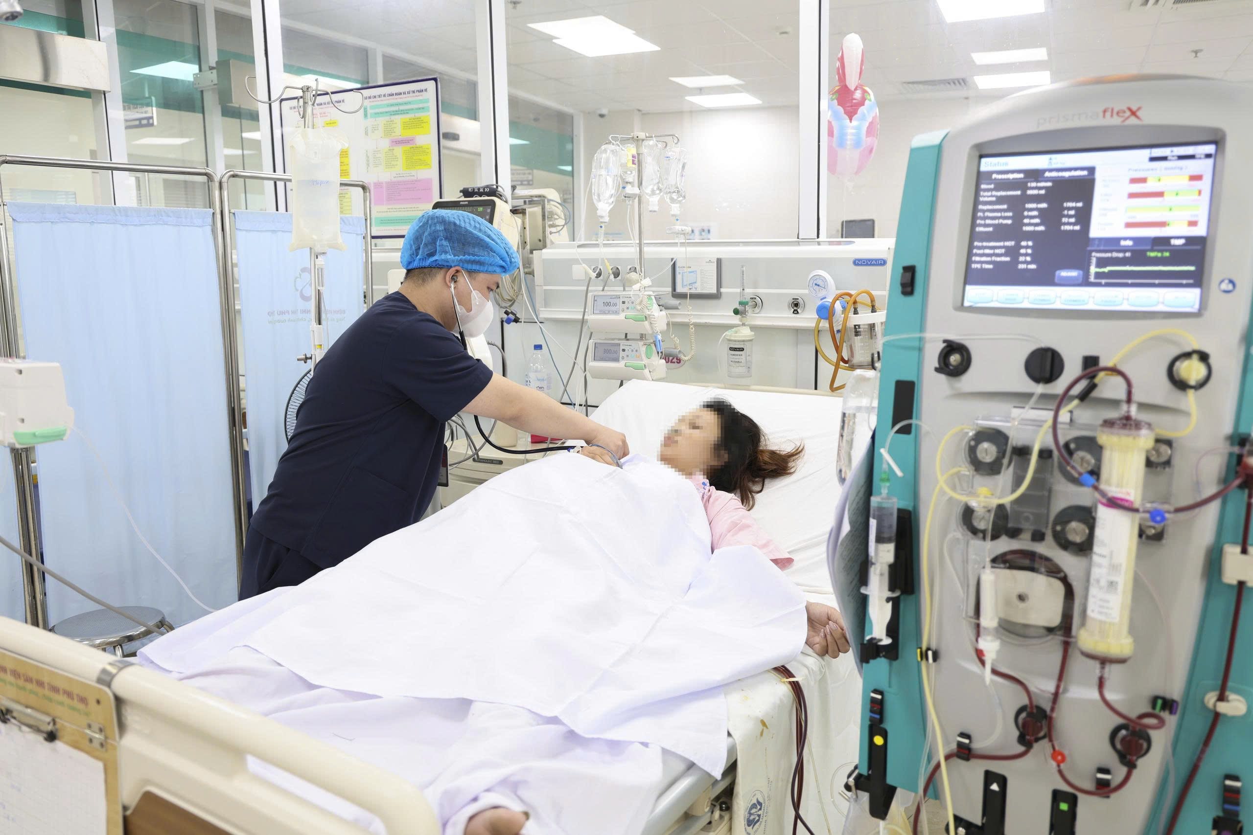 Lọc máu cứu sống thai phụ 34 tuần có chỉ số mỡ máu tăng gấp gần 20 lần- Ảnh 1. Lọc máu cứu sống thai phụ 34 tuần có chỉ số mỡ máu tăng gấp gần 20 lần- Ảnh 1.