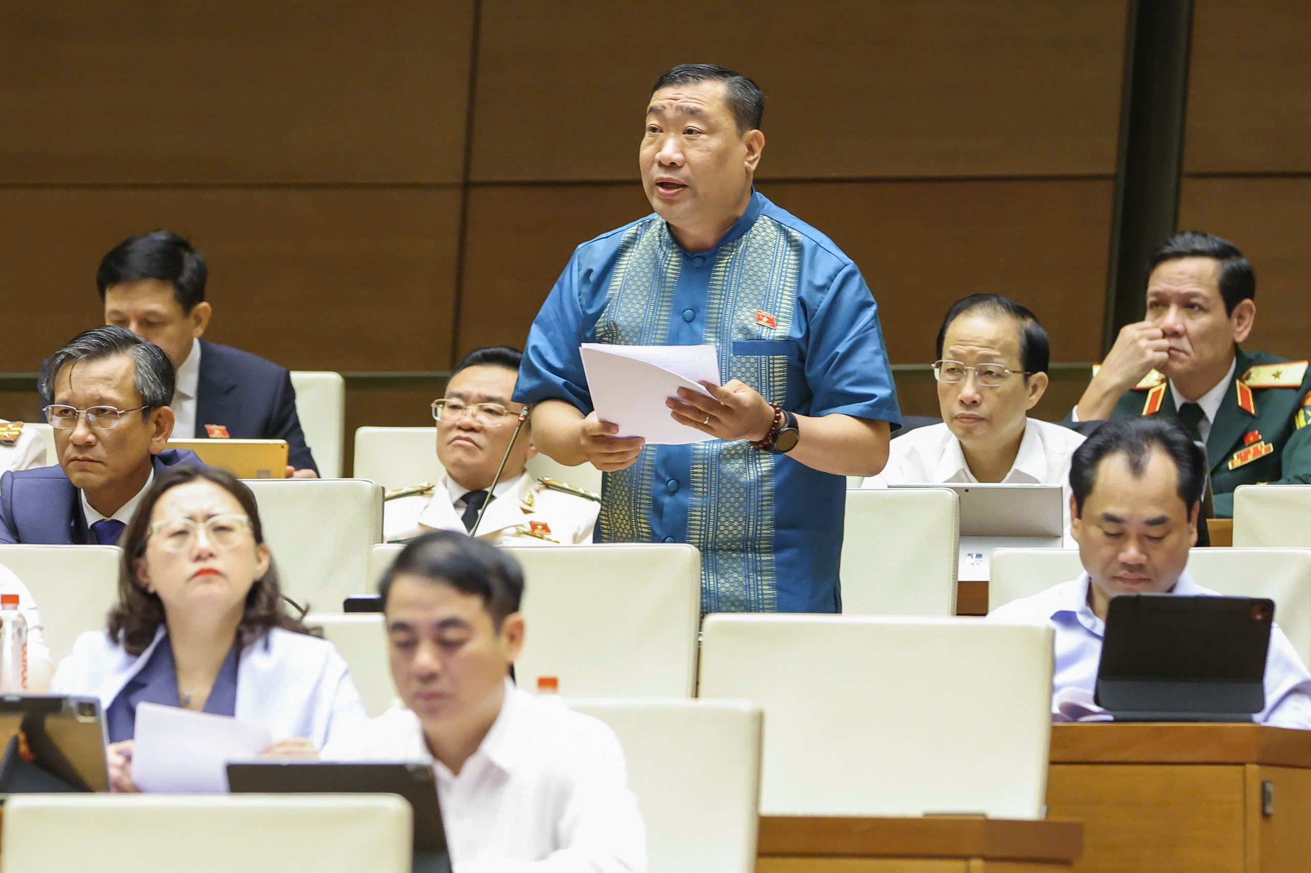 ĐBQH đề xuất tăng lương cơ sở lên 2,65–2,7 triệu đồng/tháng - Ảnh 1. ĐBQH đề xuất tăng lương cơ sở lên 2,65–2,7 triệu đồng/tháng - Ảnh 1.