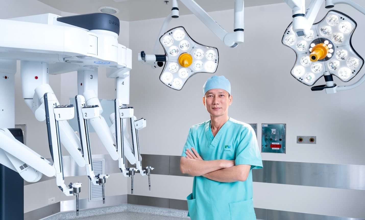 2-17794180902691363068611 Phục hồi chỉ 2 ngày sau mổ cắt bướu thận bằng robot da Vinci Xi tại Bệnh viện FV- Ảnh 3.