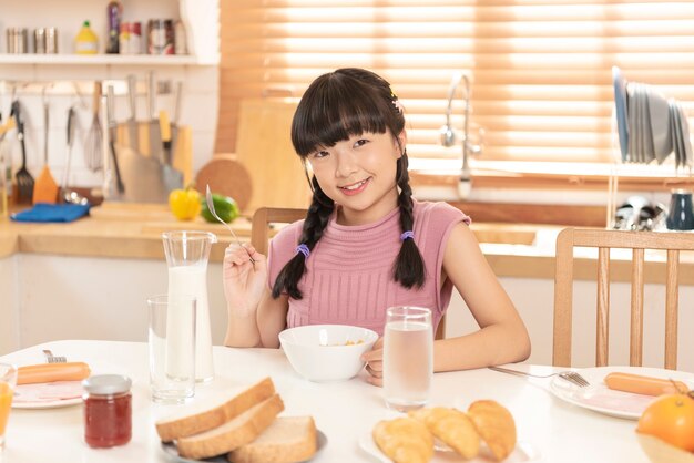Cảnh báo đường ẩn trong bữa sáng và nguy cơ với trẻ nhỏ- Ảnh 2. Cảnh báo đường ẩn trong bữa sáng và nguy cơ với trẻ nhỏ- Ảnh 2.