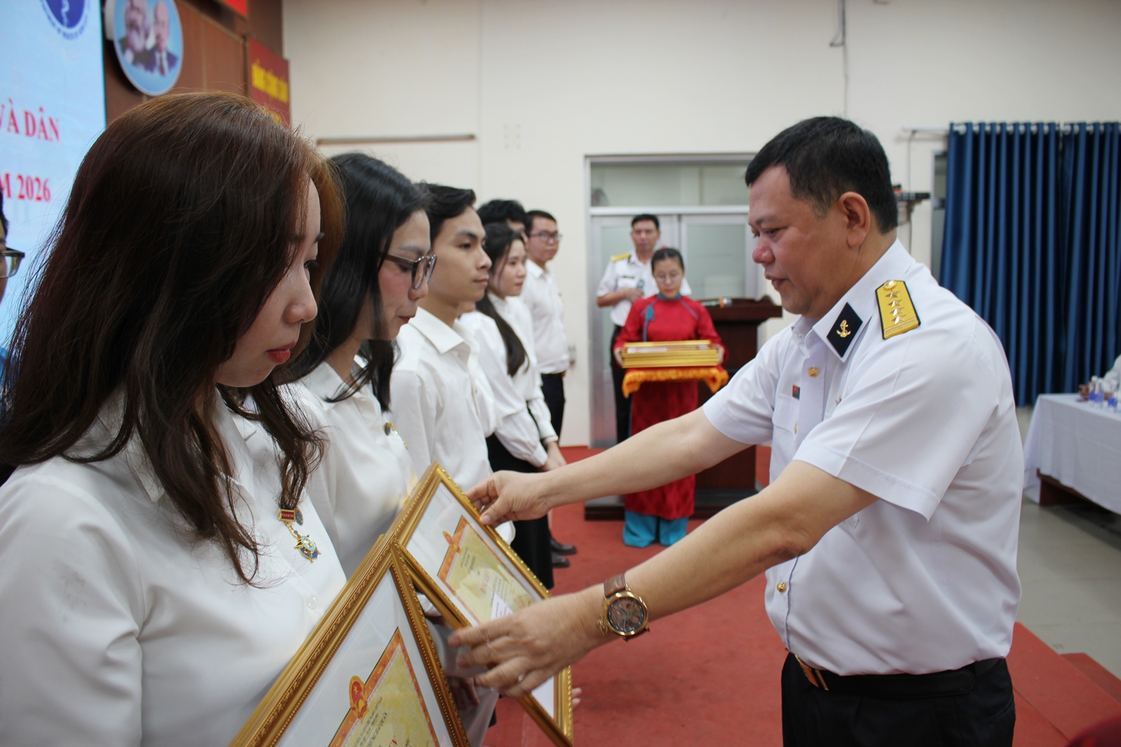 Trường Sa trong trái tim thầy thuốc: Giữ bình yên từ những điều giản dị- Ảnh 4. Trường Sa trong trái tim thầy thuốc: Giữ bình yên từ những điều giản dị- Ảnh 4.