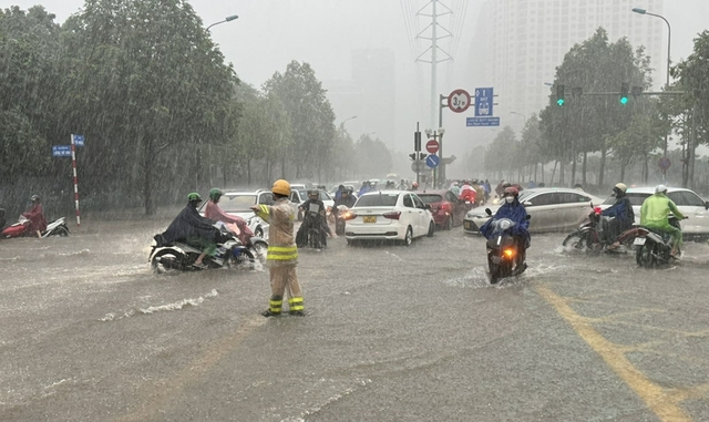 Những khu vực có mưa dông, lốc sét mạnh nhất chiều tối nay- Ảnh 1. Những khu vực có mưa dông, lốc sét mạnh nhất chiều tối nay- Ảnh 1.