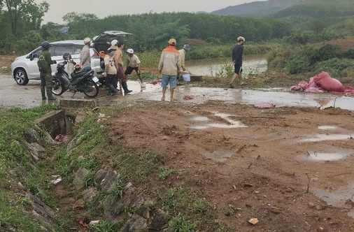 Quảng Ninh: Người đàn ông bị sét đánh tử vong khi đang làm ngoài đầm- Ảnh 1. Quảng Ninh: Người đàn ông bị sét đánh tử vong khi đang làm ngoài đầm- Ảnh 1.