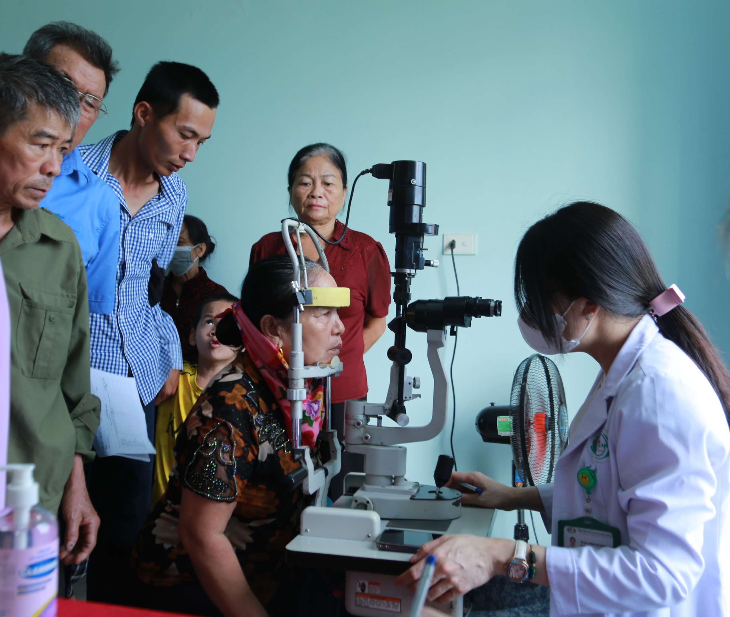 Y tế Nghệ An đưa chăm sóc sức khỏe đến bản làng xa- Ảnh 1.