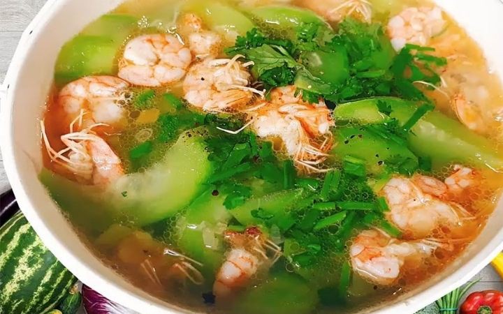 cach-nau-mon-canh-muop-nau-tom-ngot-mat-cuc-don-gian-cho-ngay-cuoi-tuan-202203211434486127-17782265100841914450154-0-0-450-720-crop-1778226771544735378968 5 món ăn – bài thuốc từ quả mướp: Thanh nhiệt, lợi sữa, tốt cho tiêu hóa