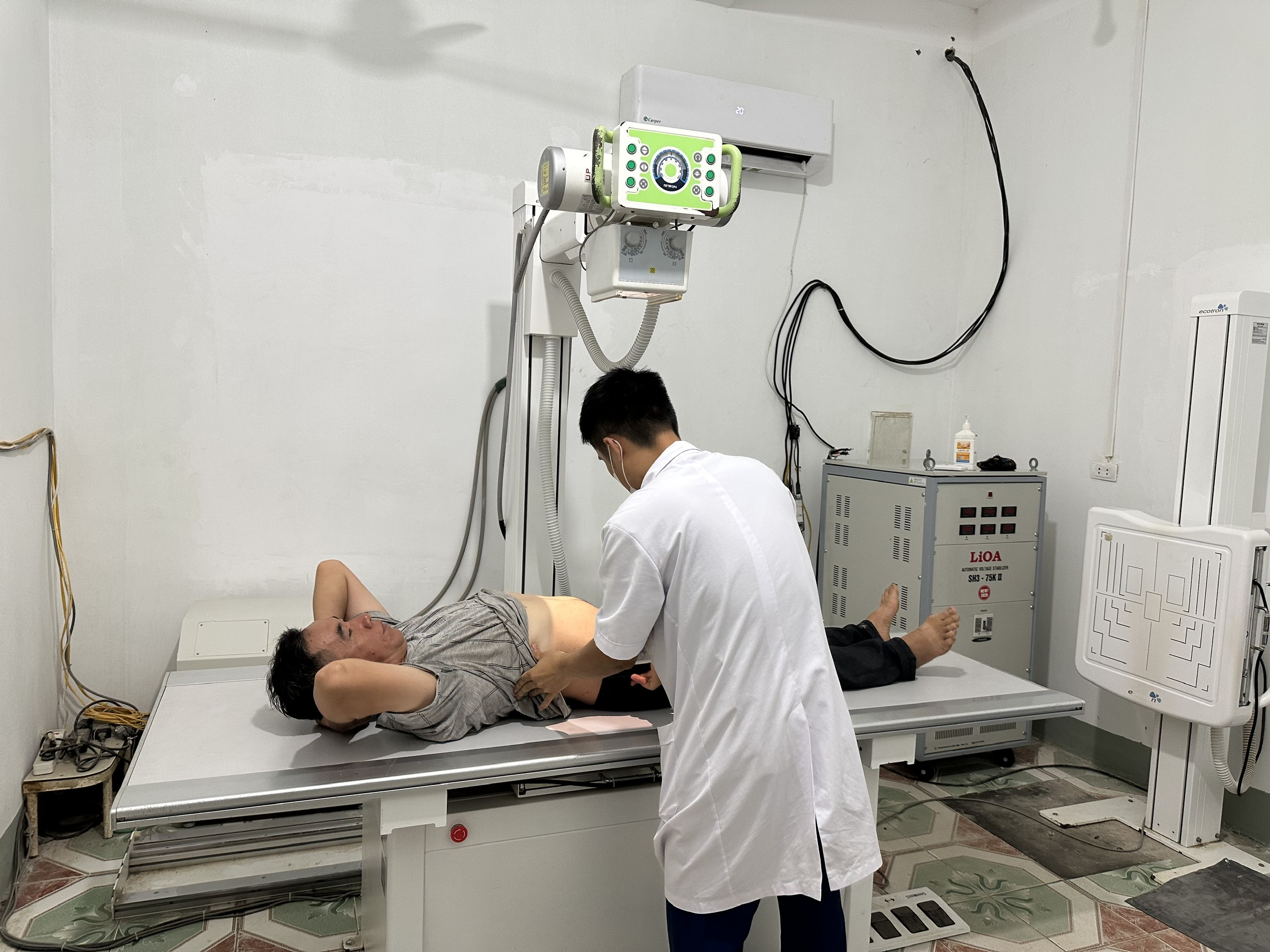 Y tế Nghệ An đưa chăm sóc sức khỏe đến bản làng xa- Ảnh 2.