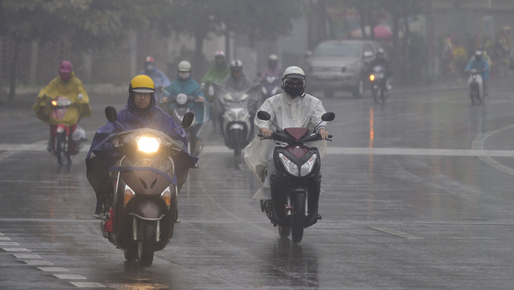 nhieu-khu-vuc-mua-dong-manh-chieu-nay-1778141623010579324048 Cảnh báo những khu vực có mưa dông mạnh nhất chiều nay do không khí lạnh tràn về- Ảnh 1.