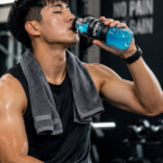 Tập luyện ngày hè: Khi nào nên dùng đồ uống thể thao thay vì nước lọc?