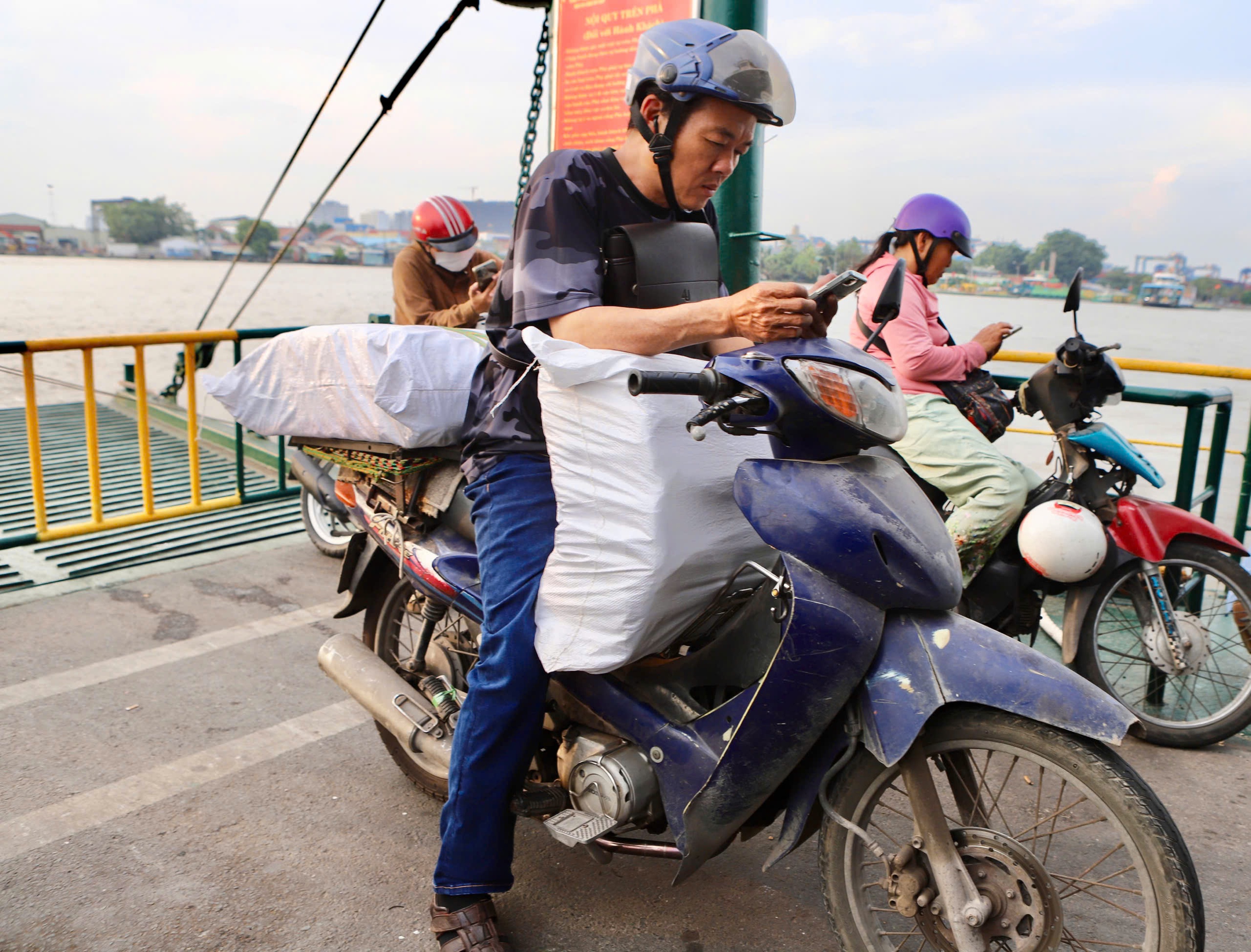 un-tac-giao-thong-4-17778093175061697345438 Phà Cát Lái ùn ứ khi người dân quay lại TPHCM sau kỳ nghỉ lễ 30/4 – 1/5- Ảnh 8.