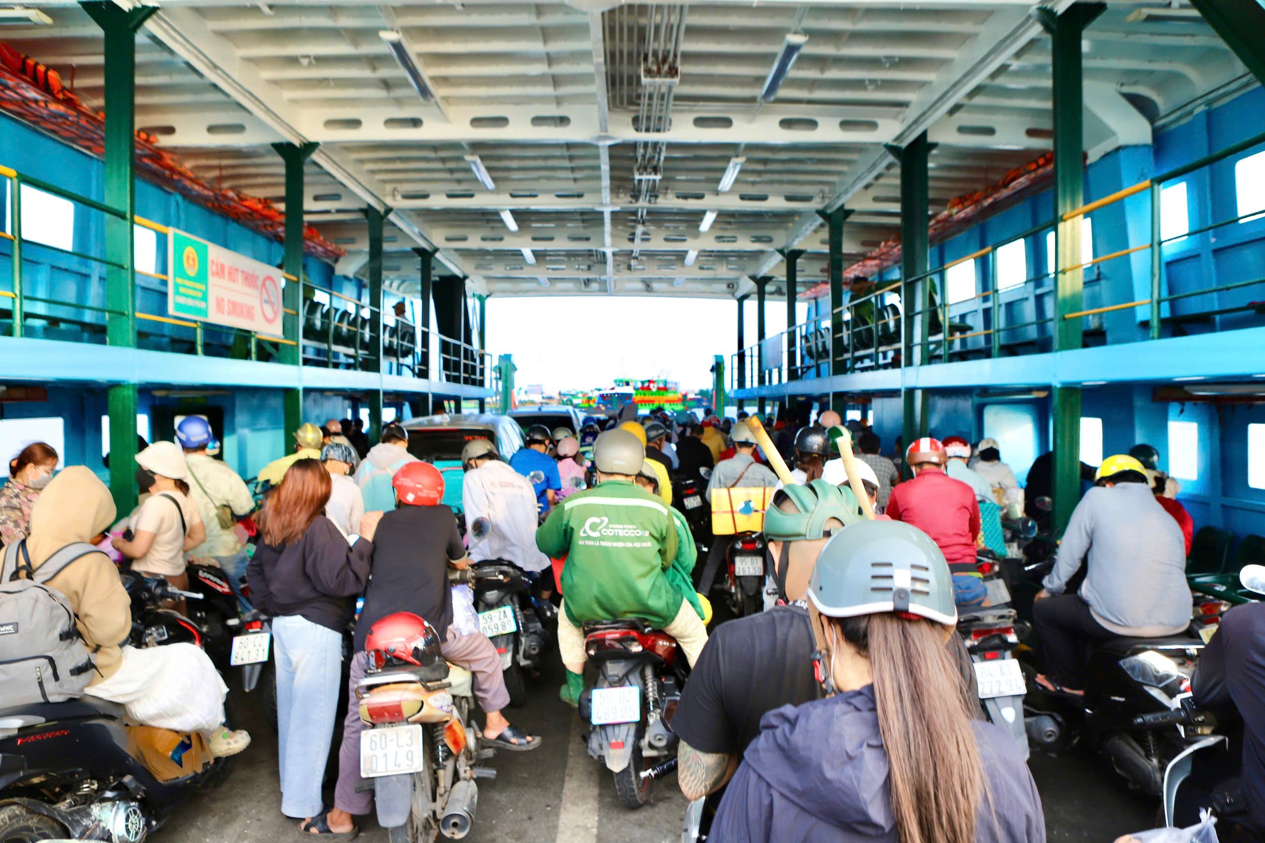 un-tac-giao-thong-9-17778093176761214055781 Phà Cát Lái ùn ứ khi người dân quay lại TPHCM sau kỳ nghỉ lễ 30/4 – 1/5- Ảnh 7.