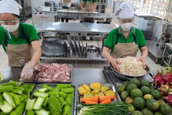 Cách đảm bảo an toàn thực phẩm cho học sinh trong ngày hè