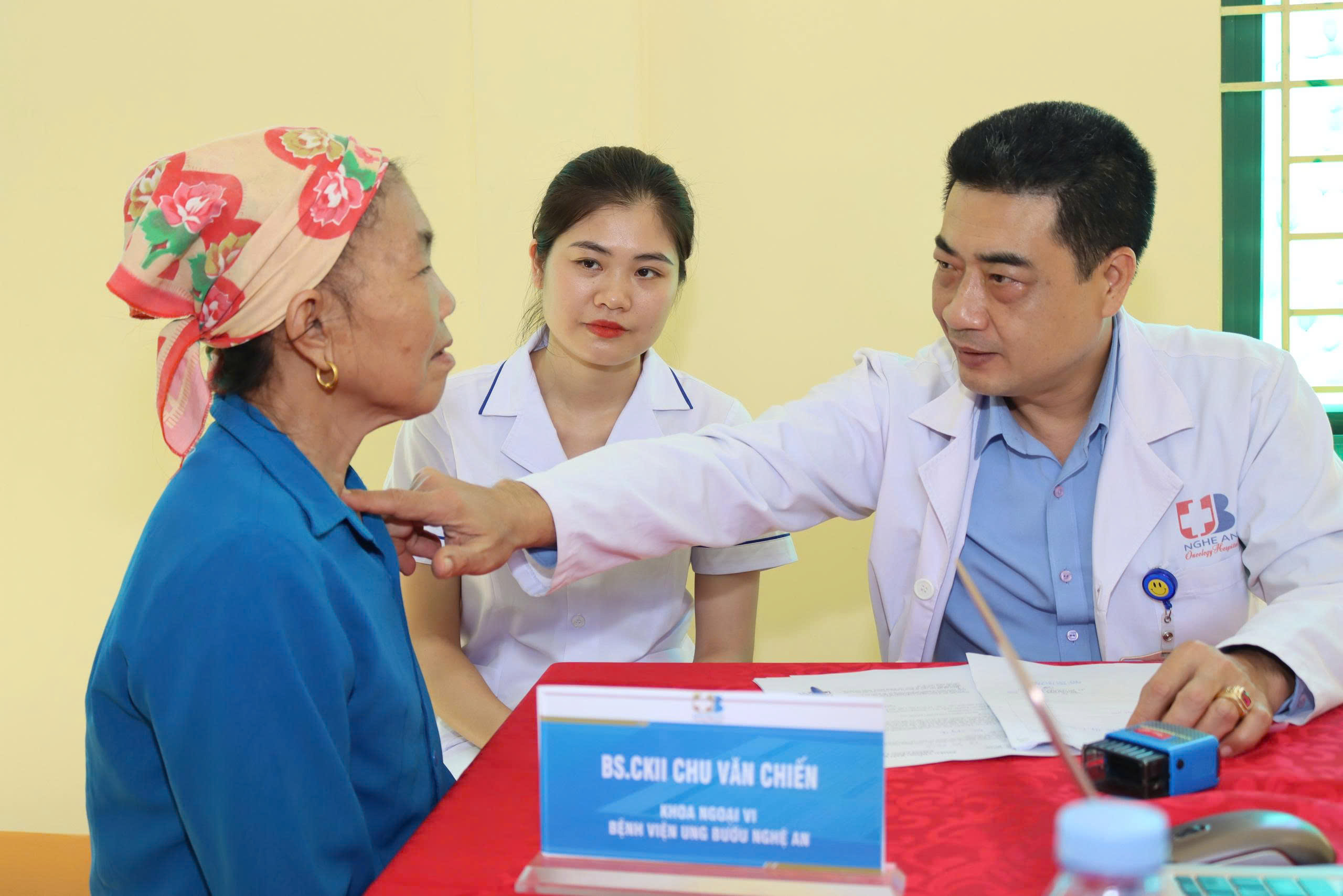 Y tế Nghệ An đưa chăm sóc sức khỏe đến bản làng xa- Ảnh 4.