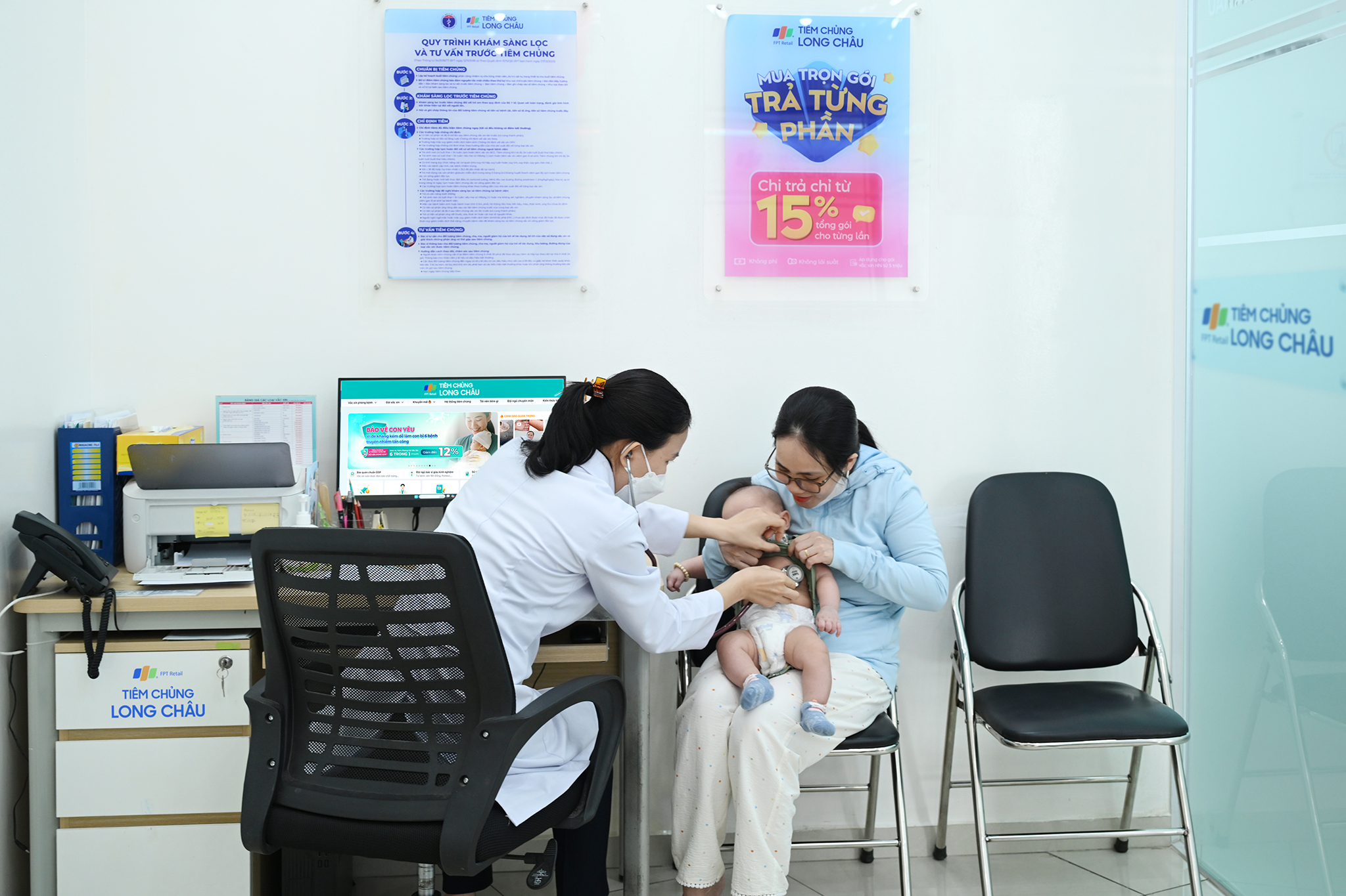 Bác sĩ lưu ý phòng bệnh tay chân miệng, sốt xuất huyết và não mô cầu trong mùa hè- Ảnh 1.