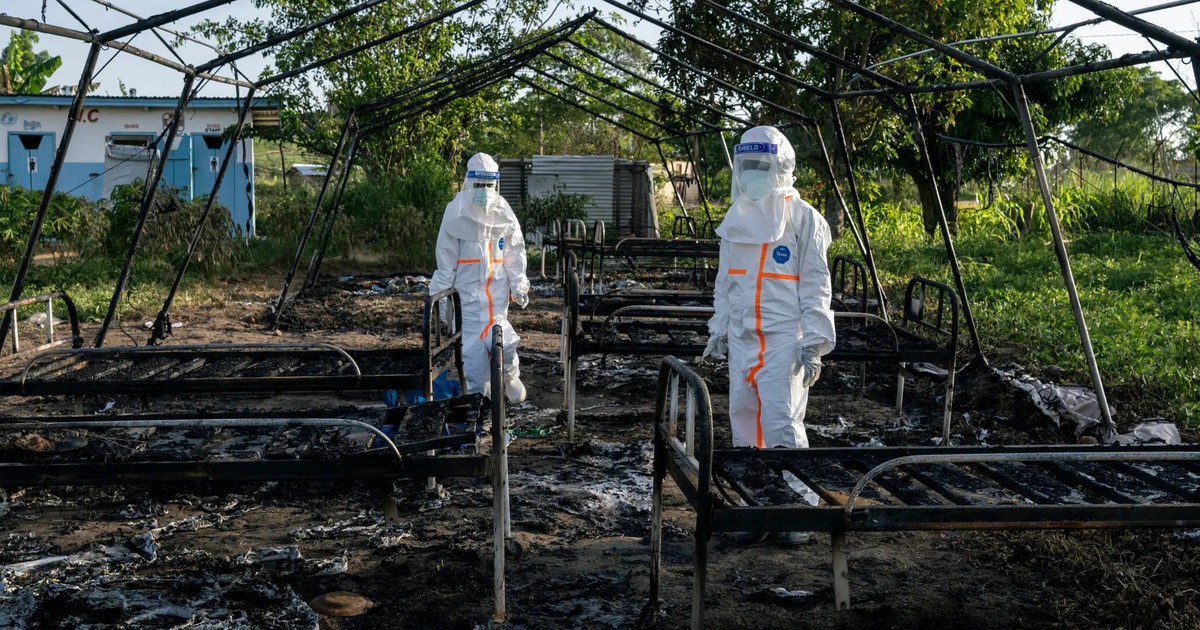 Hiểm họa mới bất ngờ ập xuống các trung tâm điều trị Ebola tại CHDC Congo