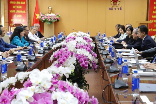 Bộ trưởng Đào Hồng Lan tiếp Chủ tịch trường Đại học Quốc tế Y tế phúc lợi Nhật Bản