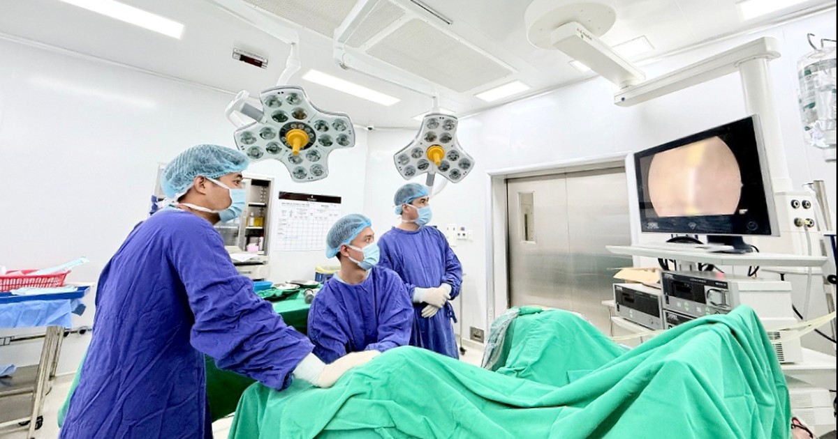 Vinmec Hạ Long cứu cụ ông 89 tuổi thoát nguy cơ suy thận bằng nội soi ít xâm lấn