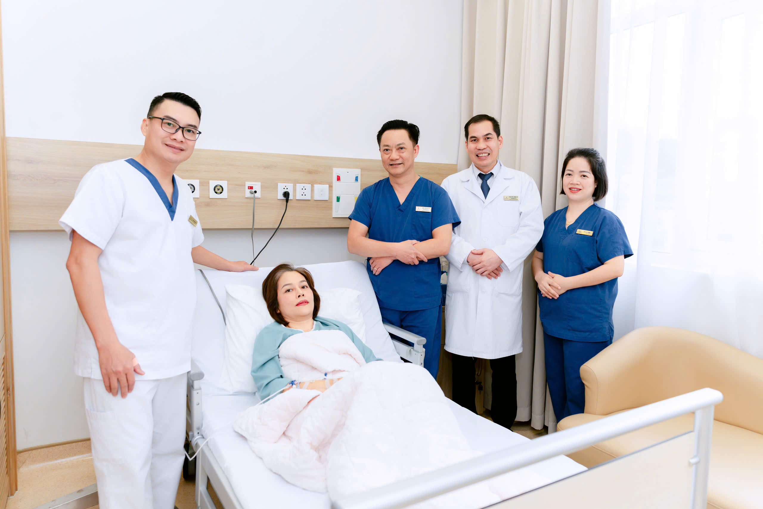 anh-2-178114427841339865218 Vinmec Hạ Long cứu nữ bệnh nhân 45 tuổi thoát nguy cơ thủng đại tràng do polyp tái phát phức tạp- Ảnh 2.
