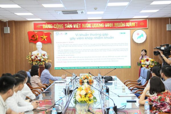 Già hóa dân số gia tăng, bệnh cơ xương khớp tạo áp lực lớn lên hệ thống y tế