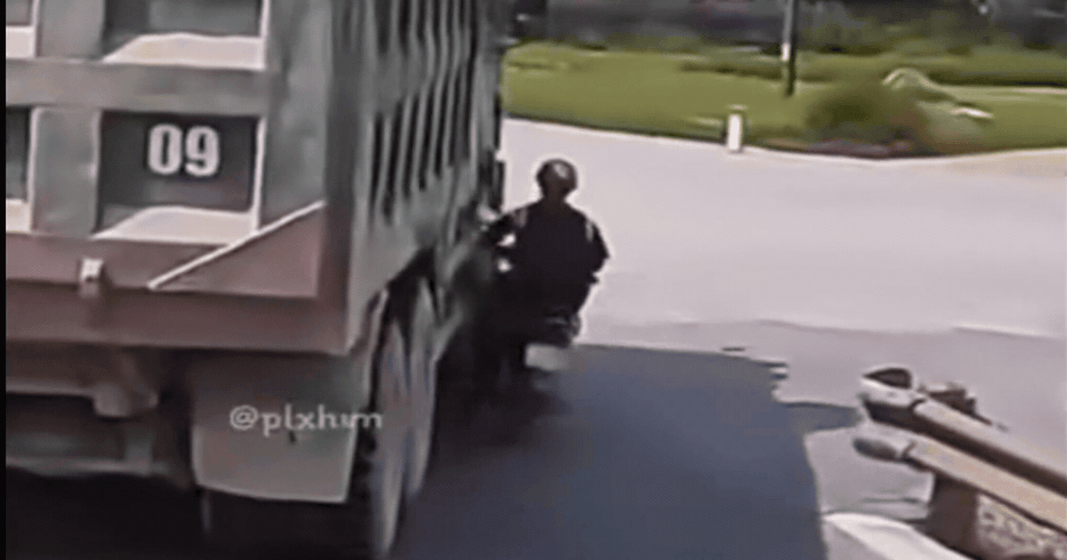 Video xe tải chuyển hướng ẩu, người đi xe máy thoát chết gang tấc