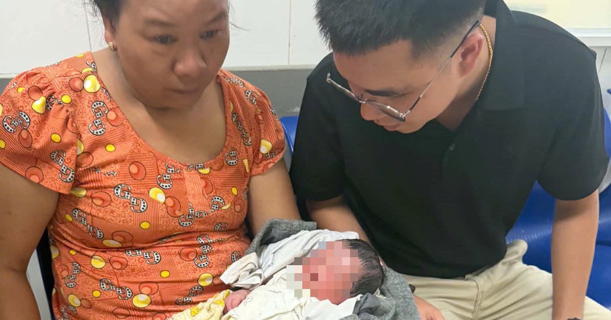 Xót xa bé trai còn nguyên dây rốn bị bỏ rơi trước chùa ở Huế