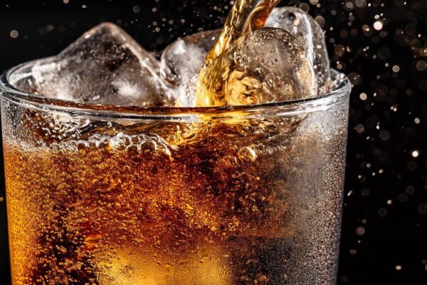 Nắng nóng gay gắt: Cảnh giác với 2 loại đồ uống tưởng giải nhiệt nhanh nhưng càng uống càng gây mất nước