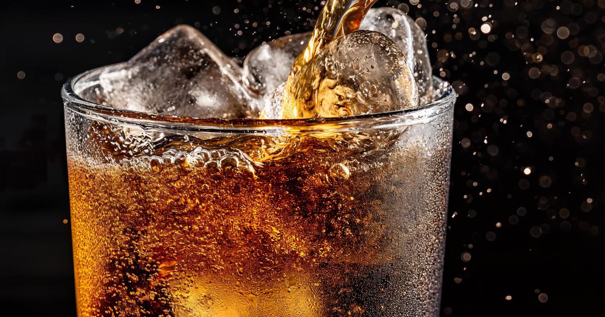Nắng nóng gay gắt: Cảnh giác với 2 loại đồ uống tưởng giải nhiệt nhanh nhưng càng uống càng gây mất nước