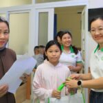 Vùng 4 Hải quân khám bệnh, cấp thuốc và tặng quà cho 800 con em cán bộ, chiến sĩ