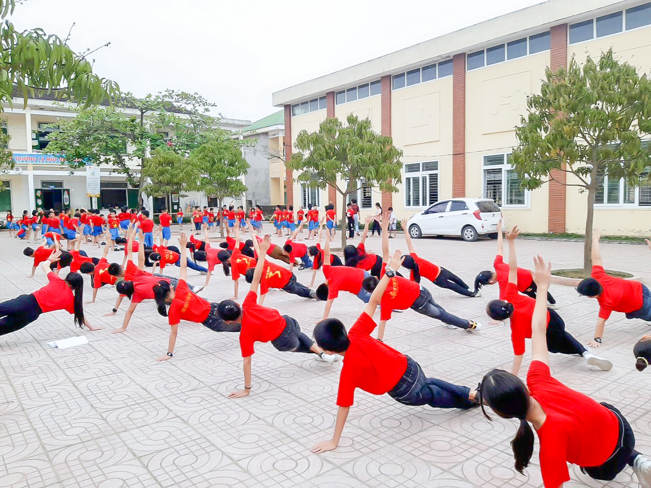 hoat-dong-the-luc-2-177987212663742615541 Từ 400 thực đơn bữa ăn học đường đến bài toán dinh dưỡng trẻ em Việt- Ảnh 3.