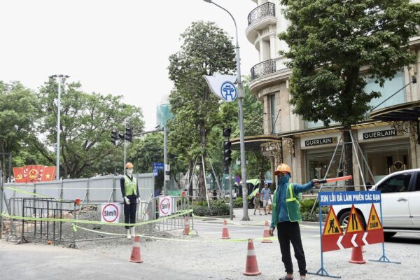 Hà Nội rào chắn loạt tuyến phố trung tâm để thi công chống ngập úng